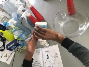 Making cleaning supplies with asylum seekers